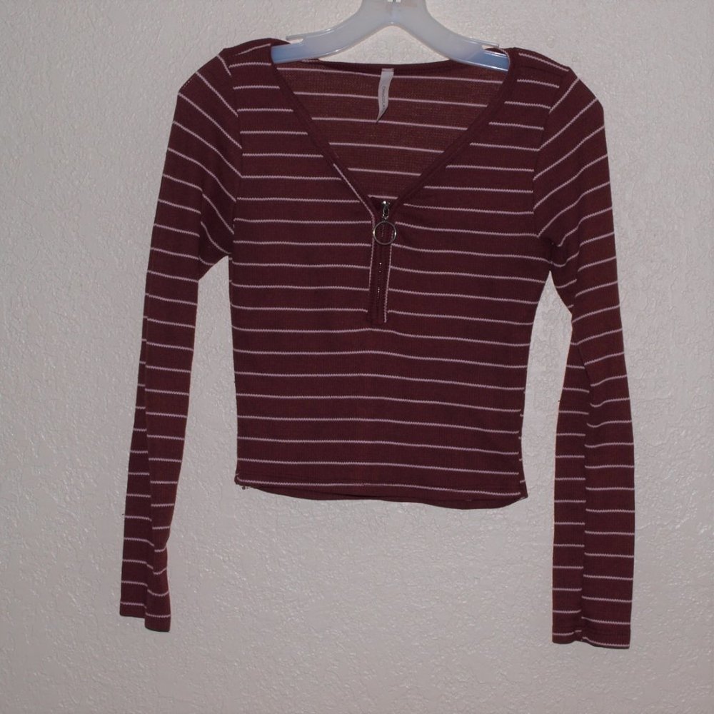 Chocolate V-Neck Long Sleeve Crop Top Size  Small